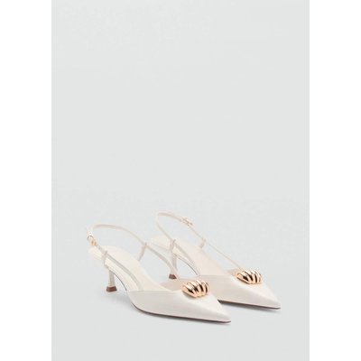 Chaussures à talon détail métallique MANGO