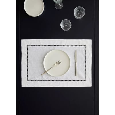 Set de table en lin brodé ajouré MANGO HOME