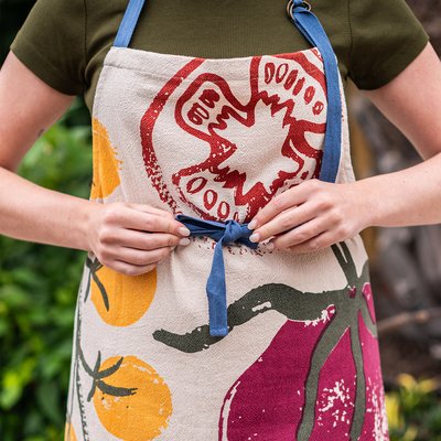 Eden Tomatoes Print Apron PURER HOME X EDEN PROJECT