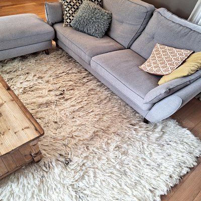 Tapis shaggy fait main en laine motif uni FLOKATO UN AMOUR DE TAPIS