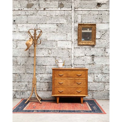 Commode trois tiroirs aux poignées dorées Olga N°668 - Bon état DEBONGOUT