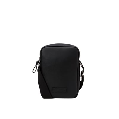 Sac à bandoulière modèle Felix fabriqué à partir d'un substitut de cuir en polyester recyclé MARC O'POLO