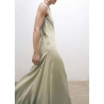 Robe satinée avec ouverture dans le dos MANGO