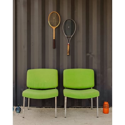 Paire de chaises chromées et en tissu vert Alma N°1871 - Bon état DEBONGOUT