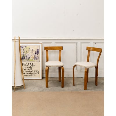 Paire de chaises No.68 en bois et lin Alma N°1690 - Bon état DEBONGOUT