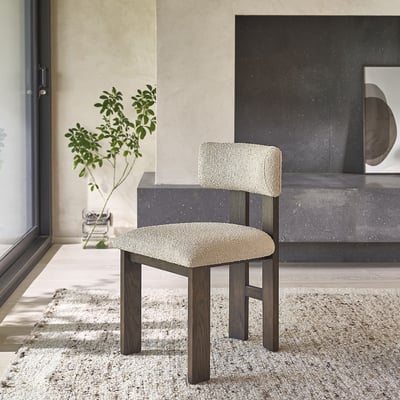 Chaise en bois de chêne et bouclette  NOÉ BERAH GETAH