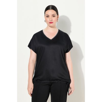 Blouse avec satin sur le devant. Décolleté ULLA POPKEN