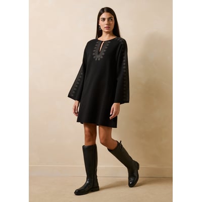 Robe courte droite en milano encolure tunisienne LA FEE MARABOUTEE