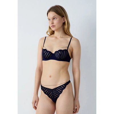 Tanga en dentelle détails bijoux EXQUISE ETAM