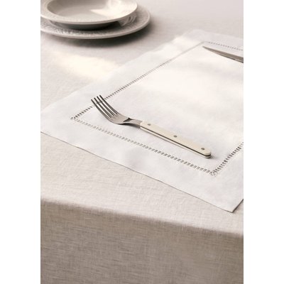 Set de table en lin brodé ajouré MANGO HOME