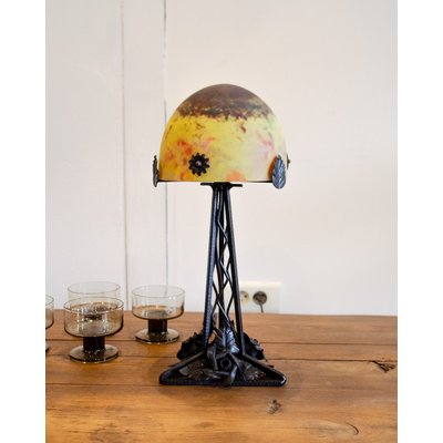 Lampe Daum en fer forgé et pâte de verre Julia N°930 - Bon état DEBONGOUT