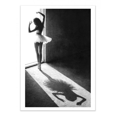 Affiche d’art et cadre noir 30 x 40 cm - Shadow Dance - Sebastian Kisworo WALL EDITIONS
