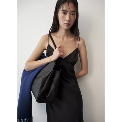 Robe en soie à décolleté en V MANGO