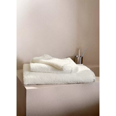Serviette toilette en coton bouclette avec bord effiloché et volant MANGO HOME