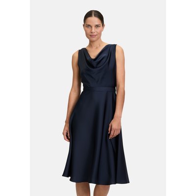 Robe de cocktail à encolure bénitier VERA MONT