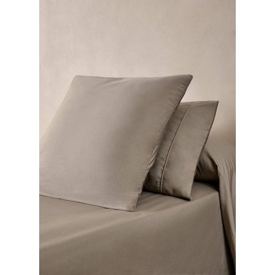 Deux taies d'oreiller percale de coton 500 fils détail passepoilé arrondi 60x60 cm MANGO HOME