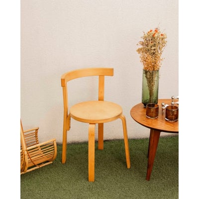 Chaise au design épuré à l'assise ronde Alma N°1645 - Bon état DEBONGOUT