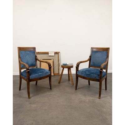 Paire de fauteuils en bois et velours bleu Ernest N°1040 - Bon état DEBONGOUT