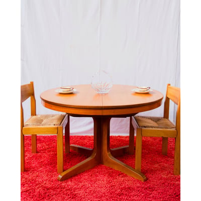 Table à manger ronde en teck Karla N°1310 - Bon état DEBONGOUT