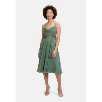 Robe de cocktail à encolure bénitier VERA MONT