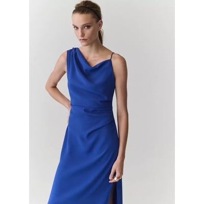 Robe asymétrique froncée latérale MANGO