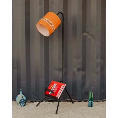Lampadaire porte-revues en métal noir Julien N°392 - Bon état DEBONGOUT