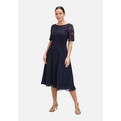Robe de cocktail en dentelle VERA MONT