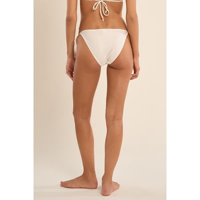 "

Bas de maillot de bain, détail fleur" MOLLY BRACKEN
