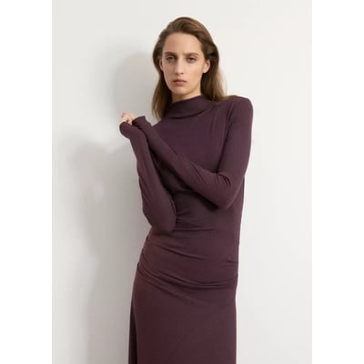 Robe en maille froncée sur le côté MANGO