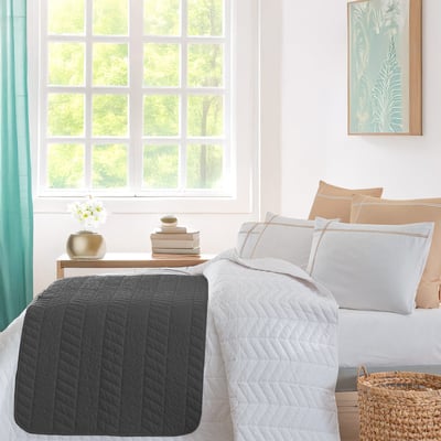 Chemin de lit en percale de coton surpiqué CHEVRON SENSEI MAISON