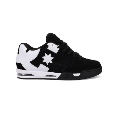 Chaussures en cuir. DC SHOES