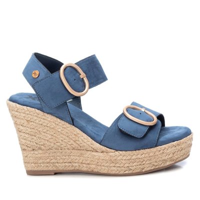 Sandale fabriqué en daim avec fermeture à boucle métallique XTI