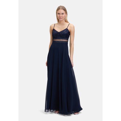 Robe de soirée en dentelle VERA MONT