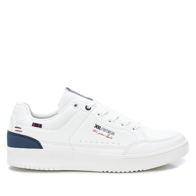 Les chaussures de sport fabriqué en matière textile XTI