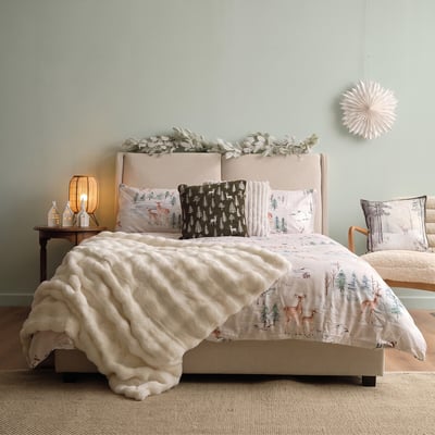 Woodland Stag Chenille Cushion ÉDITÉ
