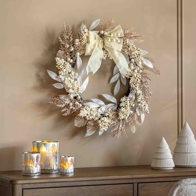 50cm Berry Wreath in Cream ÉDITÉ