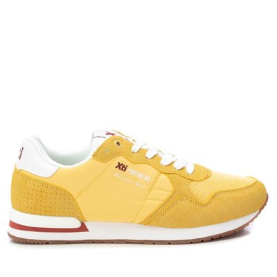 Les chaussures de sport fabriqué en matière textile XTI