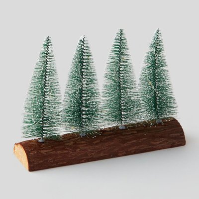 4 sapins LED sur socle en bois MONOPRIX