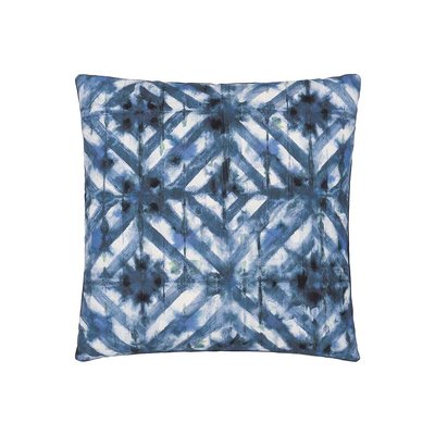 Housse de coussin imprimée en gabardine de coton, PARQUET BATIK INDIGO DESIGNERS GUILD