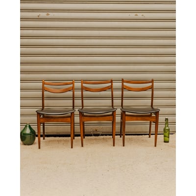 Lot de 3 chaises en bois et cuir noir Alma N°2125 - Bon état DEBONGOUT