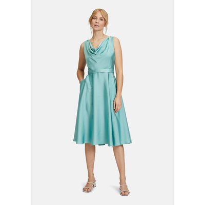 Robe de cocktail à encolure bénitier VERA MONT