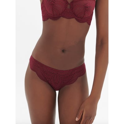 Tanga, KARMA SIMONE PERELE
