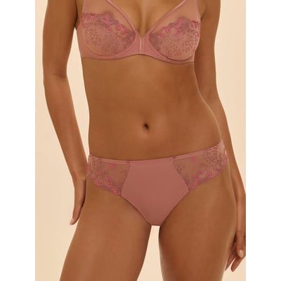 String, DÉLICE SIMONE PERELE