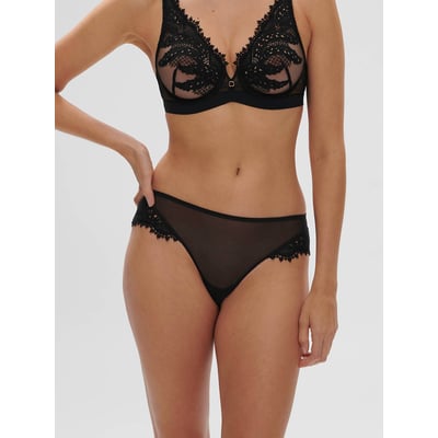 Tanga, MYSTIC SIMONE PERELE