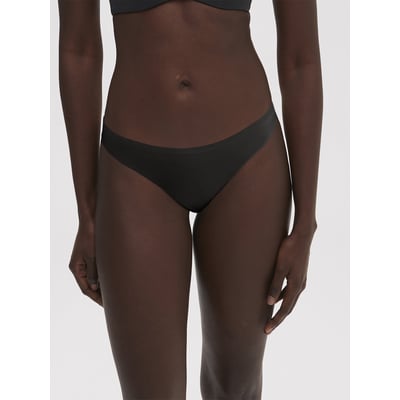 Tanga, ESSENTIEL SIMONE PERELE