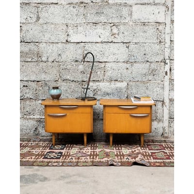 Paire de tables de chevet asymétriques Maïa N°1530 - Bon état DEBONGOUT
