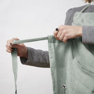 Tablier ajustable en lin lavé SOLINE  Élégance et praticité en cuisine EDEN