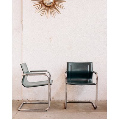Lot de deux chaises en métal Diana N°34 - Bon état DEBONGOUT