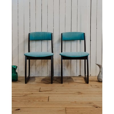 Paire de chaises en bois et tissu Alma N°1693 - Bon état DEBONGOUT