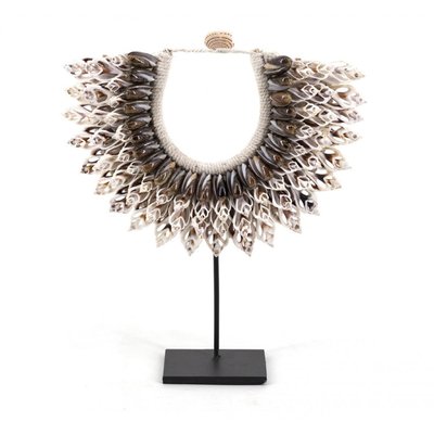 Sculpture collier coquilles corde naturel DECORATION D’AUTREFOIS